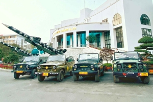 ハノイの食、文化、観光、そして楽しみをベトナム軍用ジープで体験してください。