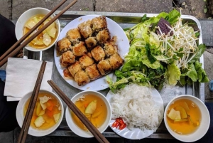 ハノイの食、文化、観光、そして楽しみをベトナム軍用ジープで体験してください。