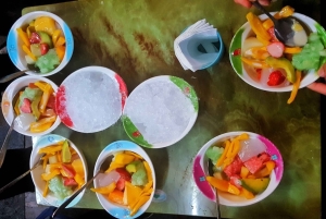 ハノイの食、文化、観光、そして楽しみをベトナム軍用ジープで体験してください。