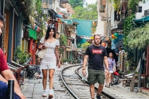 Hanoi: Wycieczka kulinarna z przewodnikiem z wizytą na ulicy kolejowej