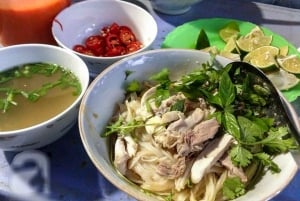 Hanoi: Wycieczka kulinarna z przewodnikiem z wizytą na ulicy kolejowej
