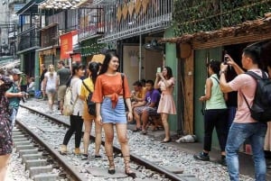 Hanoi: Wycieczka kulinarna z przewodnikiem z wizytą na ulicy kolejowej