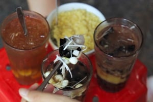 Hanoi: Wycieczka kulinarna z przewodnikiem z wizytą na ulicy kolejowej