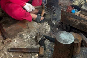 ハノイ：炎の中で鍛造する伝統的な刃物職人をご覧ください