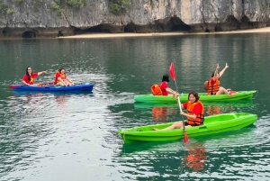 Hanoi: Crucero de día completo por la bahía de Halong con travesía a nado y en kayak