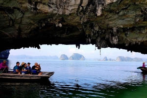 Hanoi: Crucero de día completo por la bahía de Halong con travesía a nado y en kayak