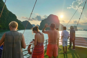 Hanoi: Privat transport til/fra Halong i privat bil