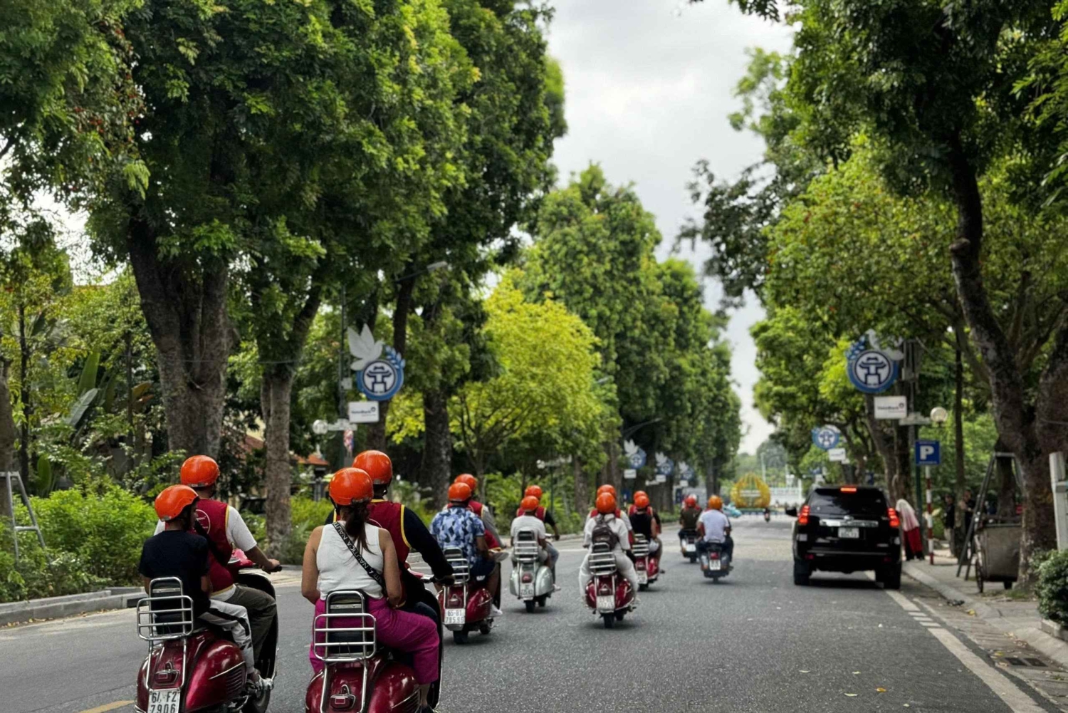 Hanoï : visite d'une journée en Vespa, Bat Trang et Co Loa, guidée par des femmes
