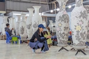 Hanoï : visite d'une journée en Vespa, Bat Trang et Co Loa, guidée par des femmes