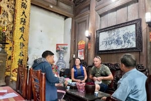 Hanoï : visite d'une journée en Vespa, Bat Trang et Co Loa, guidée par des femmes