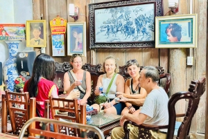 Hanoï : visite d'une journée en Vespa, Bat Trang et Co Loa, guidée par des femmes