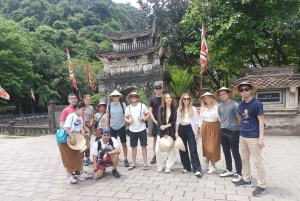 Hanoi: Koko päivän retki Hoa Luun, Tam Cociin ja Mua-luolaan, sisältäen aterian