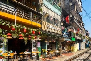 ハノイ：トレインストリート＆スパ体験付きガイド付きフードツアー