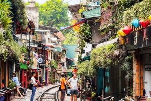 ハノイ：トレインストリート＆スパ体験付きガイド付きフードツアー