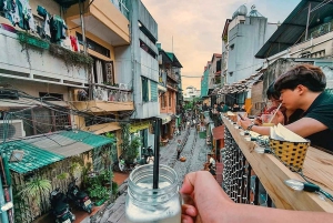 ハノイ：トレインストリート＆スパ体験付きガイド付きフードツアー