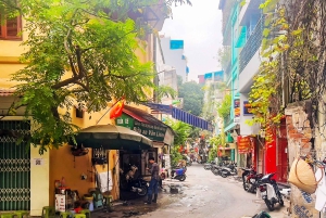 ハノイ：トレインストリート＆スパ体験付きガイド付きフードツアー