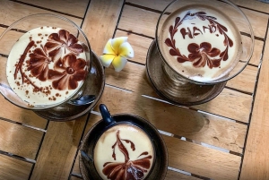 ハノイ：トレインストリート＆スパ体験付きガイド付きフードツアー