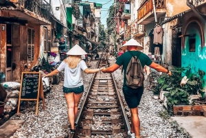 ハノイ：トレインストリート＆スパ体験付きガイド付きフードツアー