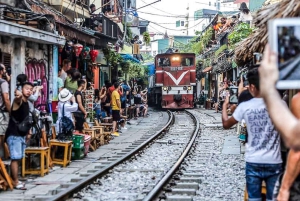 ハノイ：トレインストリート＆スパ体験付きガイド付きフードツアー
