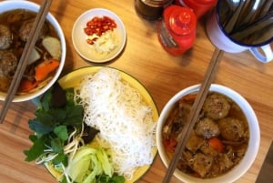 Hanoi: Guidad tur med gatumat för små grupper