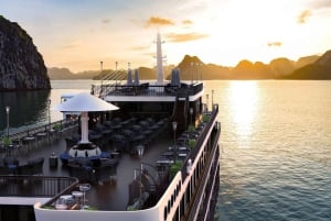 Hanoi: Ha Long Bay 5 tähden risteily 2 päivän päiväkierros