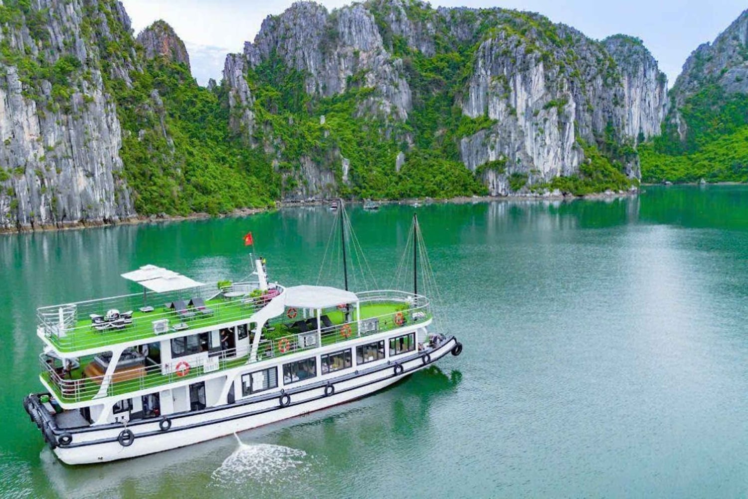 Hanói: Viagem de um dia à Baía de Ha Long – Cruzeiro de luxo e almoço local