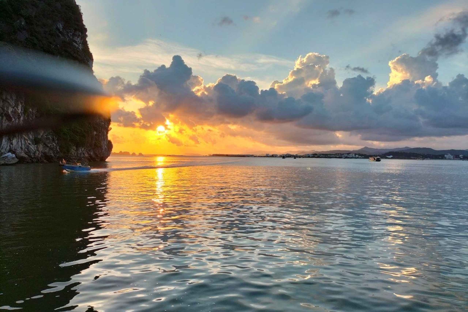Hanói: Viagem de um dia à Baía de Ha Long – Cruzeiro de luxo e almoço local