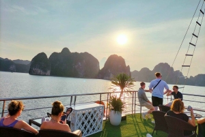 Hanói: Viagem de um dia à Baía de Ha Long – Cruzeiro de luxo e almoço local