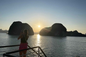 Hanói: Viagem de um dia à Baía de Ha Long – Cruzeiro de luxo e almoço local
