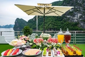 Hanoi: Ha Long Bay päiväretki - ylellinen risteily ja buffet-lounas
