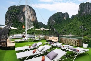Hanoi: Ha Long Bay päiväretki - ylellinen risteily ja buffet-lounas