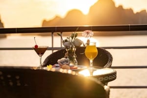 Hanoi: Ha Long Bay päiväretki - ylellinen risteily ja buffet-lounas