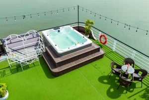 Hanoi: Ha Long Bay päiväretki - ylellinen risteily ja buffet-lounas