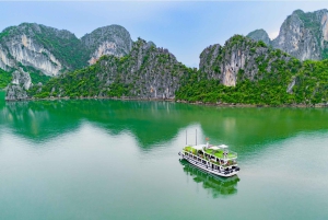 Hanói: Cruzeiro de luxo de dia inteiro na Baía de Ha Long com almoço e caiaque