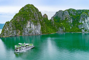 Hanói: Cruzeiro de luxo de dia inteiro na Baía de Ha Long com almoço e caiaque