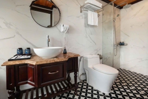 Hanoi: Ha Long & Lan Ha Bay 5*-Kreuzfahrten: Balkon, alle Mahlzeiten