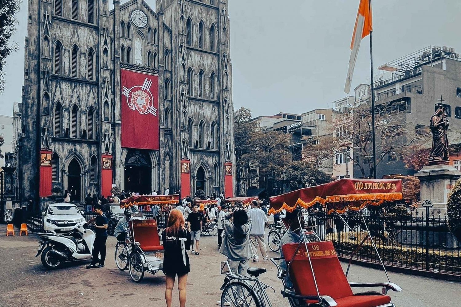 Private Half-Day Hanoi City Tour with Cyclo and Train street