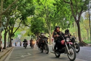 Hanoi: Guidad stadsvandring på halvdagsutflykt med Vintage Minsk-motorcykel
