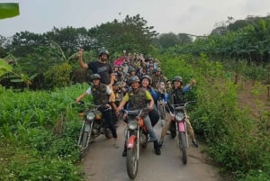 Hanoi: Guidad stadsvandring på halvdagsutflykt med Vintage Minsk-motorcykel