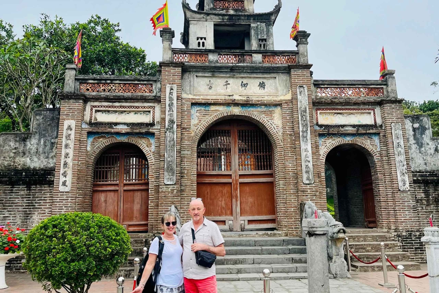 Tour di mezza giornata in Vespa a Hanoi: periferia e storia della cittadella di Co Loa