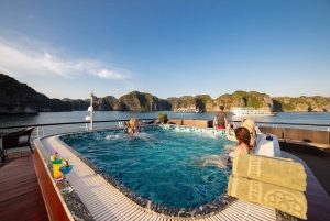 Hanoi: 2-dages 5-stjernet krydstogt i Halong-bugten med balkon og badekar