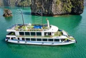 Hanoi : Croisière dans la baie d'Halong, grotte étonnante, île de Titov et kayak