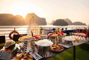 Hanoi : Croisière dans la baie d'Halong, grotte étonnante, île de Titov et kayak
