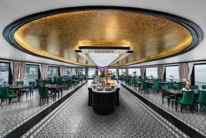 Hanoi: Crucero de 6 estrellas por la bahía de Halong con balcón privado y bañera.