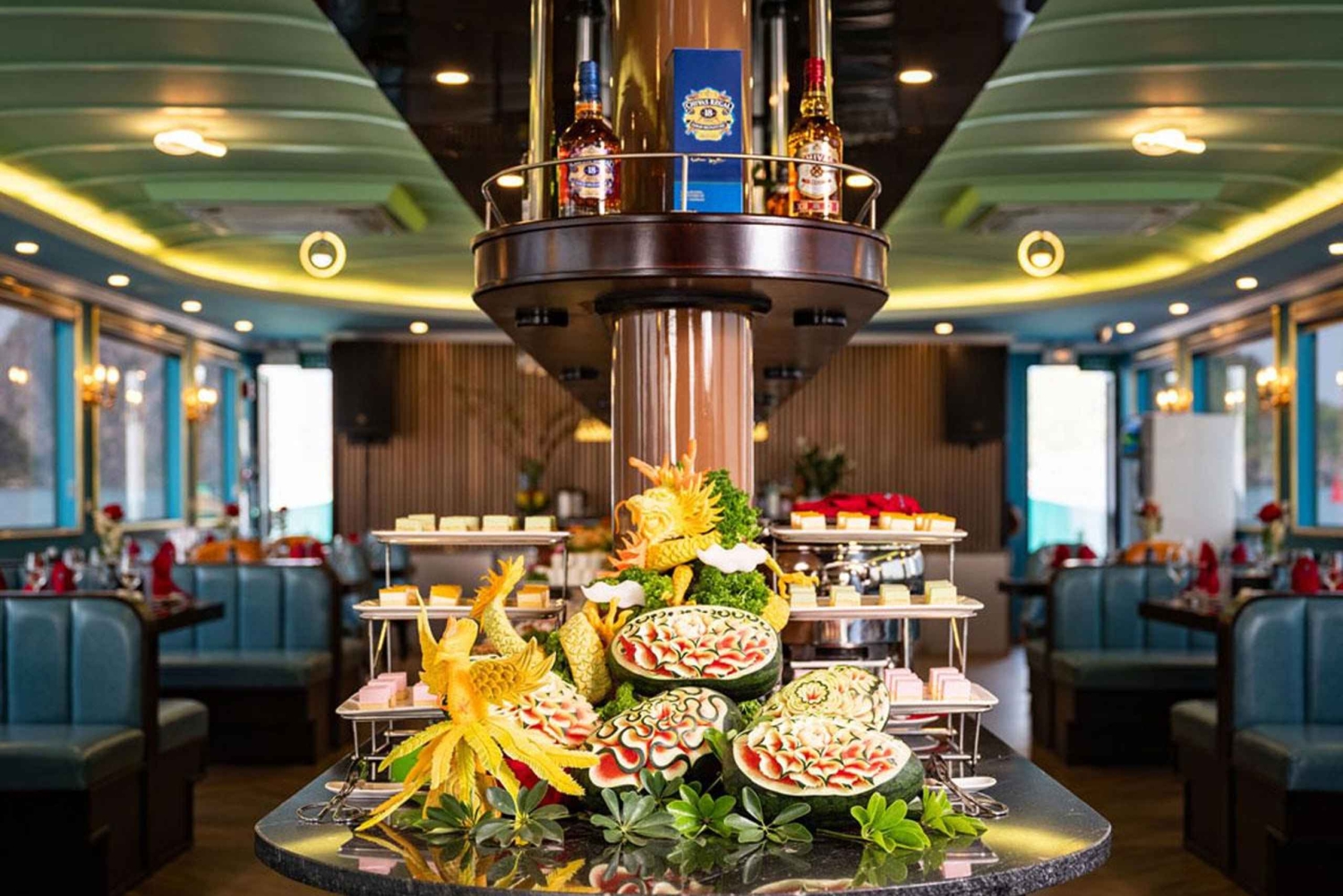 Hanoi: Bådtur i Halong-bugten med buffet, kajaksejlads og transport