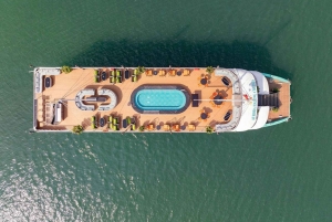 Hanoi: Bådtur i Halong-bugten med buffet, kajaksejlads og transport