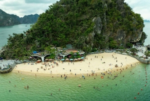 Hanoi: Bådtur i Halong-bugten med buffet, kajaksejlads og transport