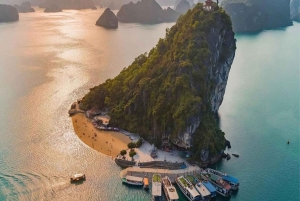Hanoi: Bådtur i Halong-bugten med buffet, kajaksejlads og transport