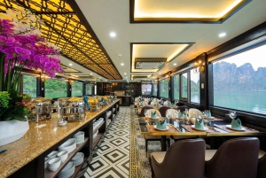 Hanoi: Bådtur i Halong-bugten med buffet, kajaksejlads og transport