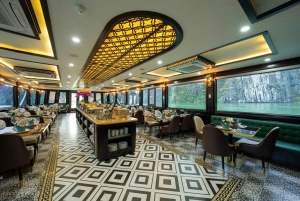 Hanoi: Bådtur i Halong-bugten med buffet, kajaksejlads og transport